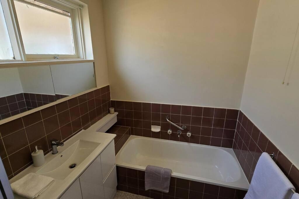Elsternwick Easy Living - 2 Bedroom Sleeping 4 Melbourne Dış mekan fotoğraf
